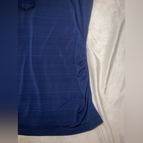 Heart and Soul Navy Blue Blouse… size Large. Smoke and Pet free - Picture 3 of 9